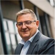 Frank Staelens, directeur Zorginnovatie bij AZORG en gastdocent in de opleiding Health Care Management aan HOGENT.