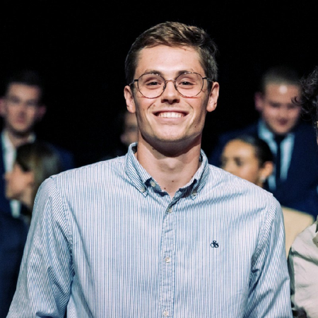 Sidney Decoster, oud-student bedrijfsmanagement - financiƫn en verzekeringen aan HOGENT.