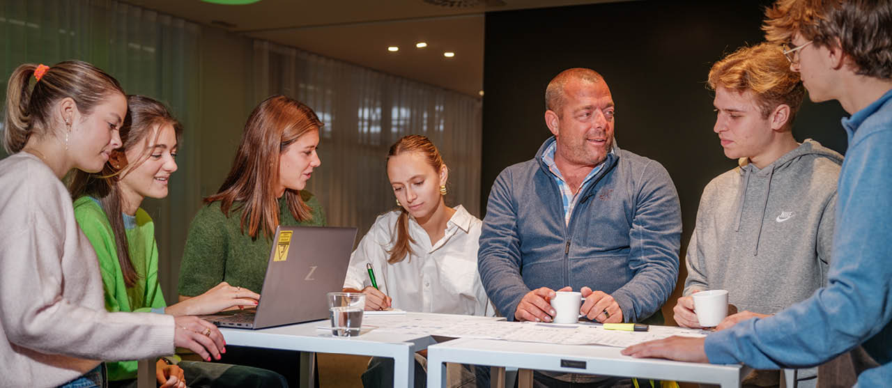 Studenten supply chain management van HOGENT maken kennis met de jobmarkt tijdens de 'Job Day's.