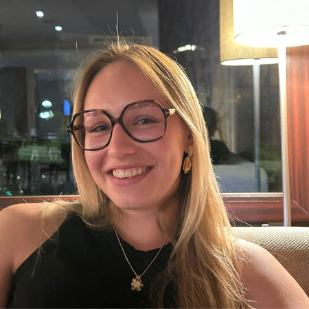 Roos Debruyne, studente uit de afstudeerrichting rechtspraktijk van de bachelor bedrijfsmanagement aan HOGENT.