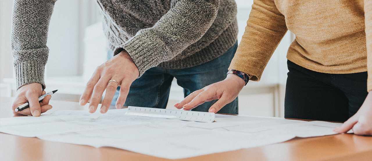 2 studenten met een bouwplan